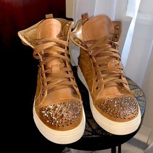 Fashion High Top athletic shoe with shimmering studs!